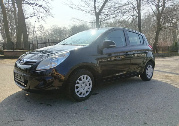 Hyundai i20 cena 14700 przebieg: 154640, rok produkcji 2012 z Gostynin małe 211